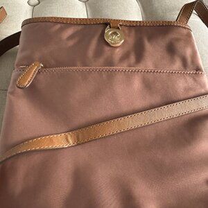 ✨ Michael Kors Kempton Large Pocket Crossbody — Never Used, Light Storage Wear ✨